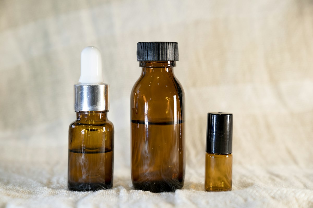 Aceites de masaje de alta calidad sobre lino